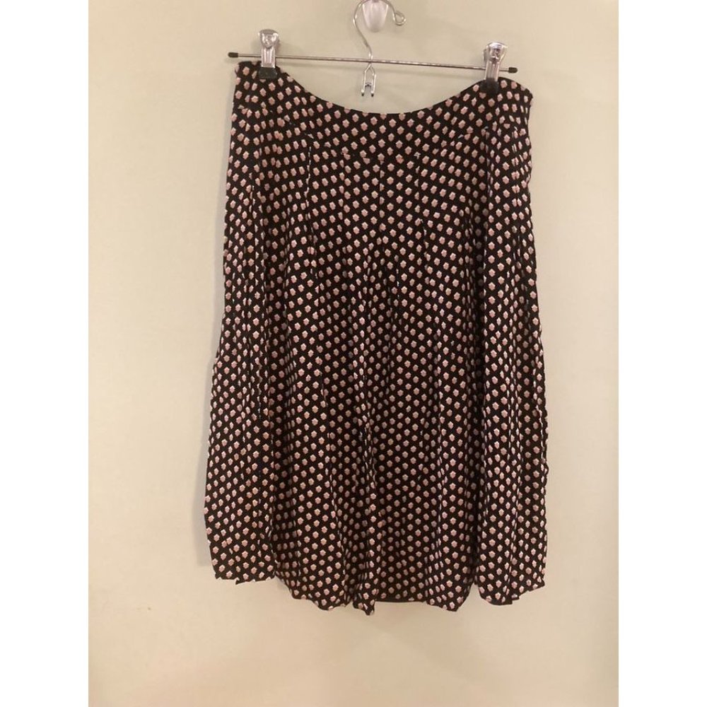 TALBOTS Geo Printed Pleated Knee Length Skirt. Size 4 - Picture 3 of 6